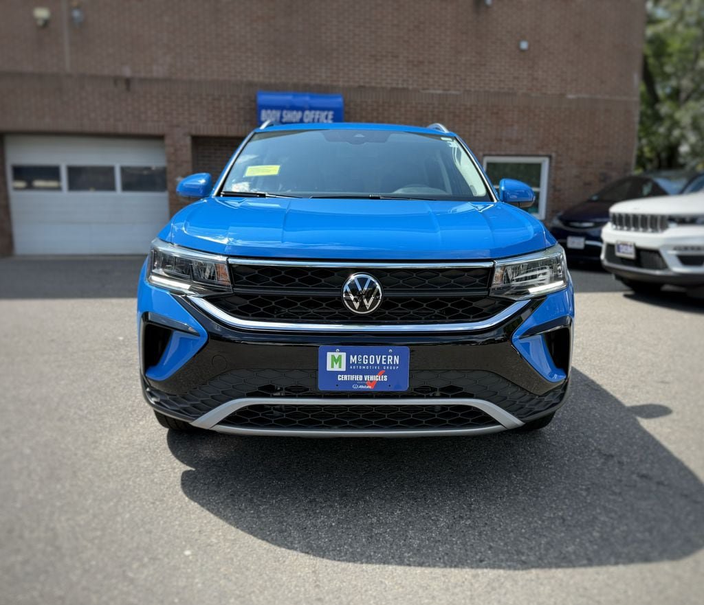 Used 2022 Volkswagen Taos SE AWD/4WD image 2