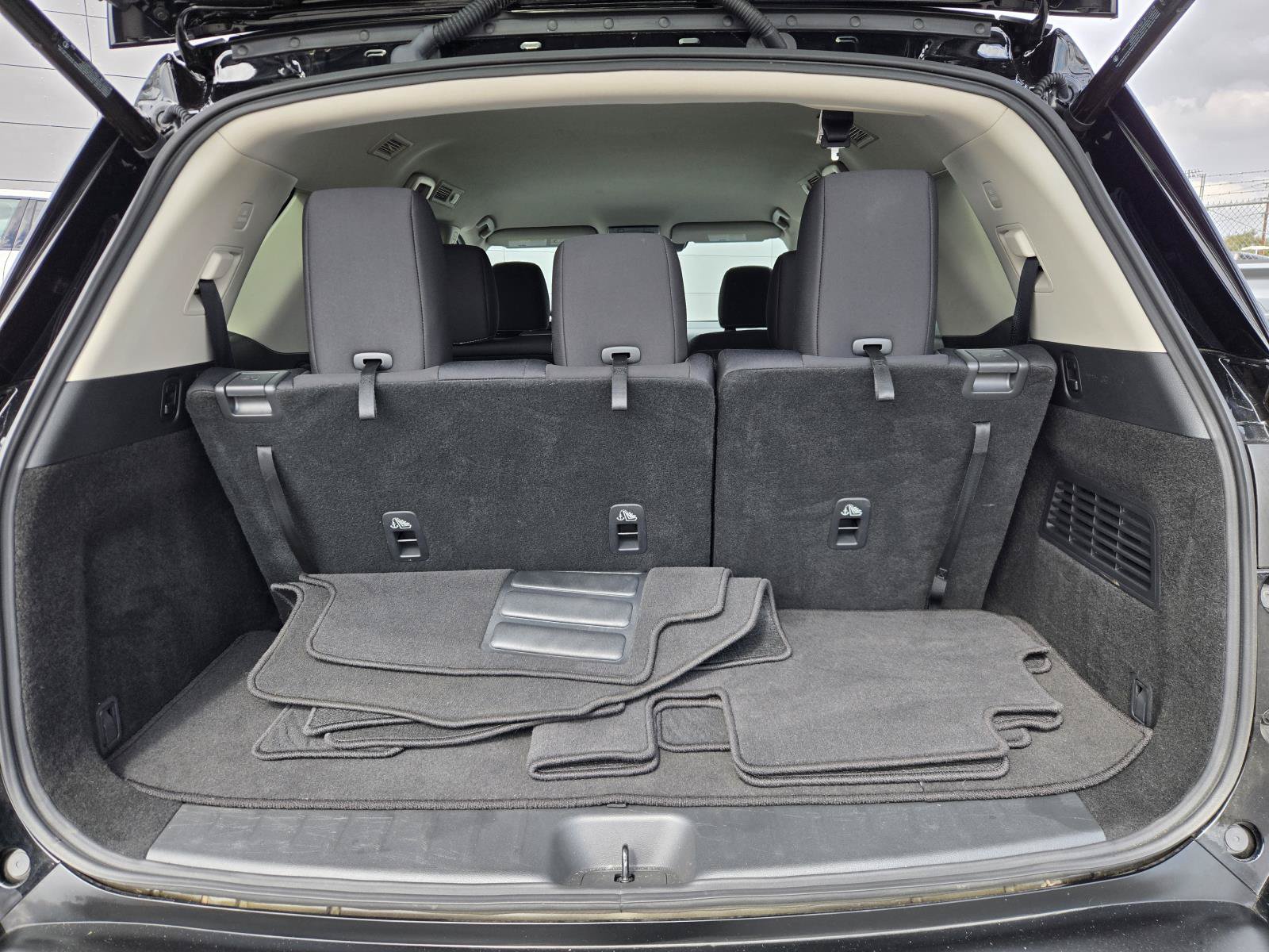Used 2026 Nissan Pathfinder SV FWD image 28