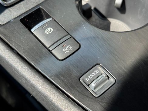 Used 2025 Nissan Rogue SV FWD image 27