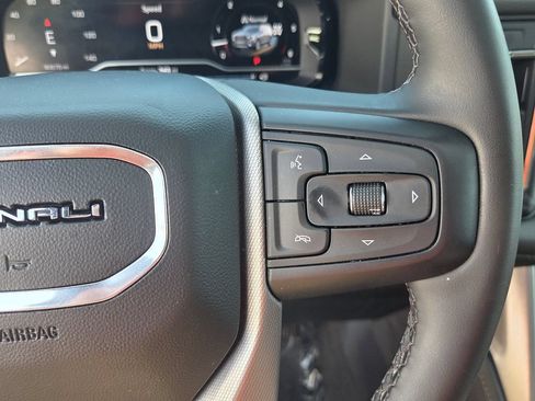 Used 2023 GMC Yukon XL Denali AWD/4WD image 22