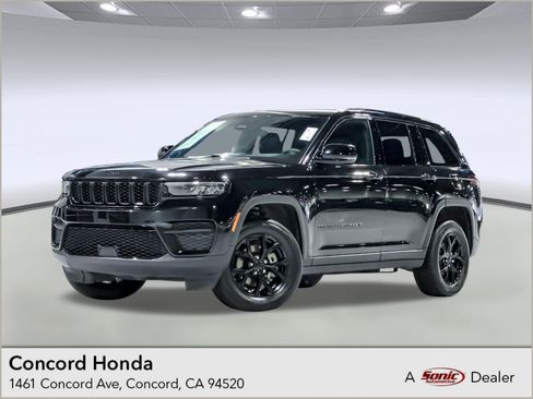 Used 2025 Jeep Grand Cherokee Altitude AWD/4WD image 1