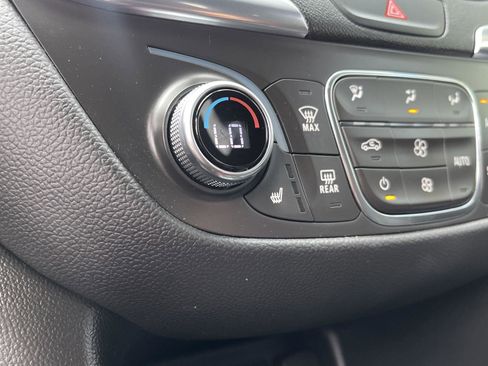 Used 2021 Chevrolet Equinox LT FWD image 28