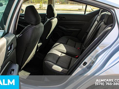 Used 2024 Nissan Altima 2.5 SV image 16