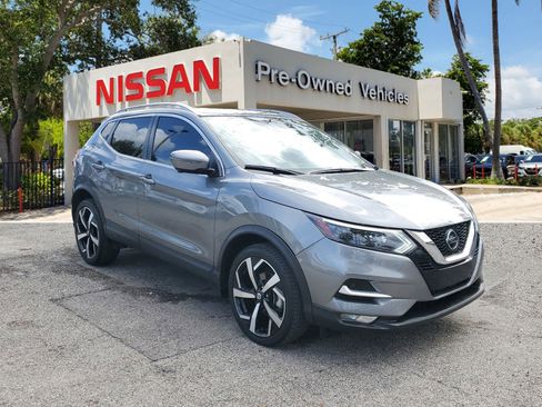 Certified 2021 Nissan Rogue Sport SL w/ Premium Package image 3