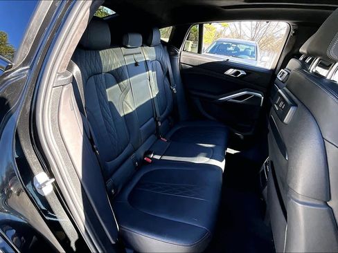 Used 2022 BMW X6 xDrive40i w/ Executive Package image 19