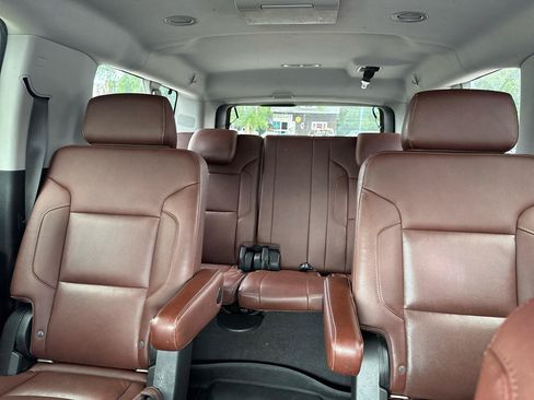 Used 2020 Chevrolet Suburban Premier w/ Premier Plus Edition AWD/4WD image 12