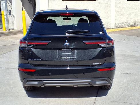 New 2026 Mitsubishi Outlander ES FWD image 4