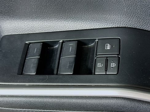 Used 2023 Toyota Highlander LE image 15