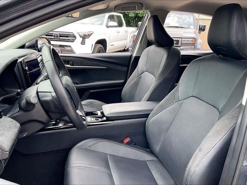 Used 2025 Toyota Camry Hybrid FWD image 8