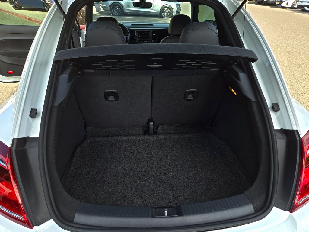 Used 2018 Volkswagen Beetle 2.0T S FWD image 22