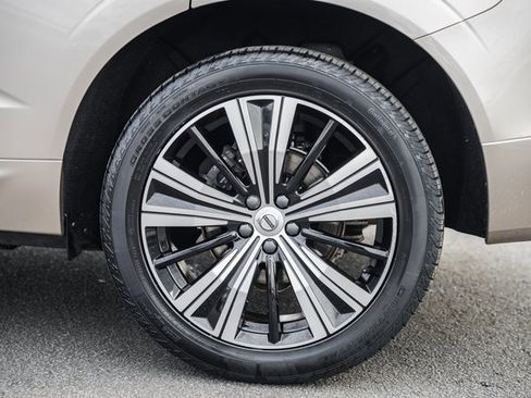 Certified 2023 Volvo XC60 B5 Plus w/ Climate Package image 18