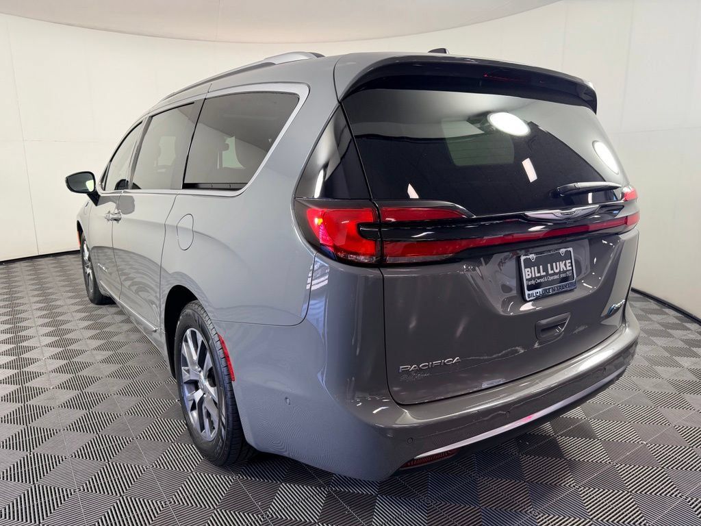 Used 2023 Chrysler Pacifica Pinnacle FWD image 10