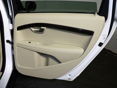 Used 2015 Volvo XC70 T6 w/ Proximity Package image 31