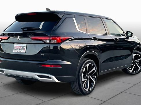 Used 2023 Mitsubishi Outlander SE image 12