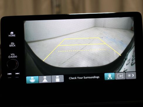 Used 2025 Honda Pilot Touring image 17