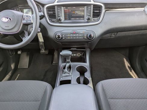 Used 2020 Kia Sorento LX image 18