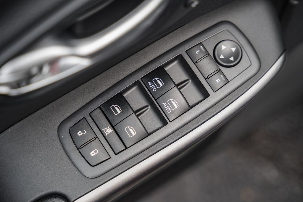 Used 2019 Jeep Cherokee Limited AWD/4WD image 40