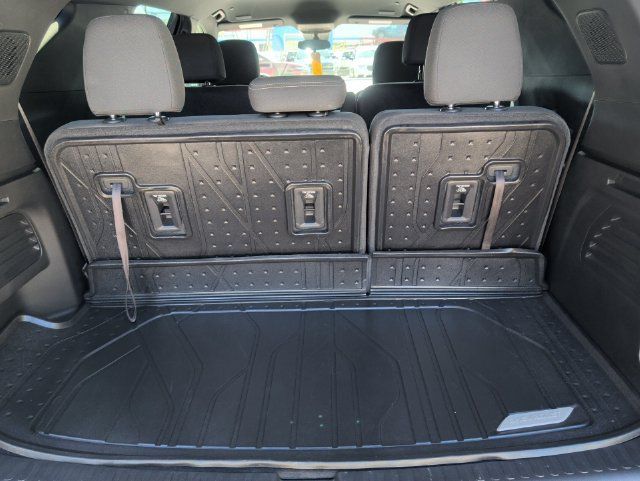 Used 2025 Chevrolet Traverse LT w/ Driver Confidence Package FWD image 28