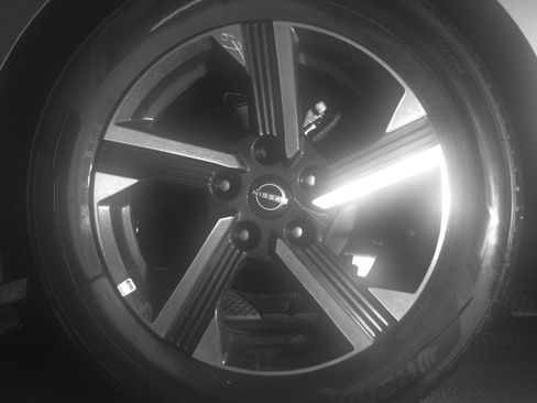 Used 2025 Nissan Sentra SV FWD image 14