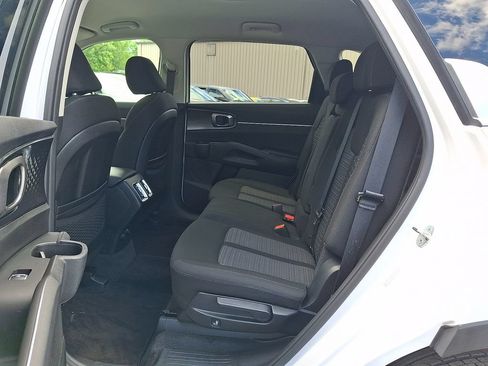 Certified 2023 Kia Sorento LX FWD image 11