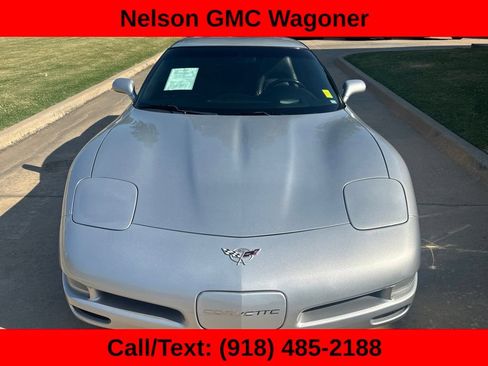 Used 2003 Chevrolet Corvette Coupe w/ Preferred Equipment Group RWD image 2