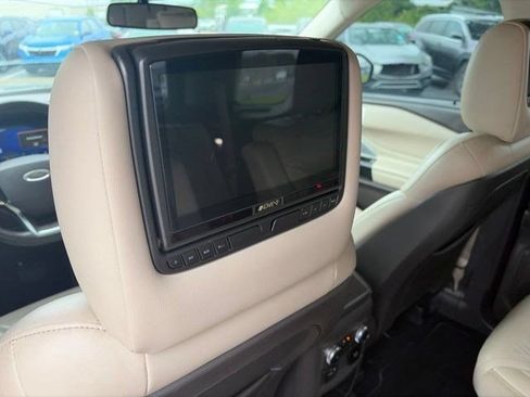 Used 2020 Ford Explorer Platinum w/ Premium Technology Package AWD/4WD image 36