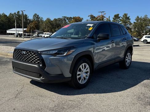 Used 2024 Toyota Corolla Cross L image 3