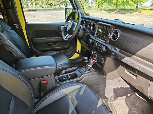 Used 2023 Jeep Wrangler Unlimited Rubicon 4xe w/ Cold Weather Group AWD/4WD image 11