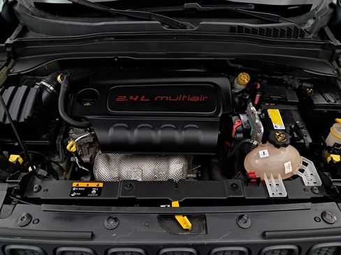 Used 2017 Jeep Renegade Trailhawk image 19