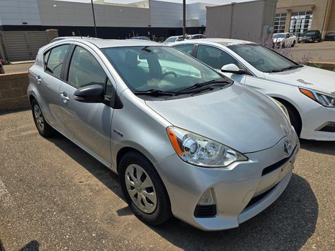 Used 2014 Toyota Prius C One FWD image 7