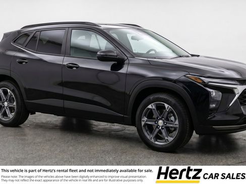 Used 2025 Chevrolet Blazer LT FWD image 1