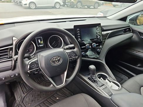 Used 2022 Toyota Camry LE image 7