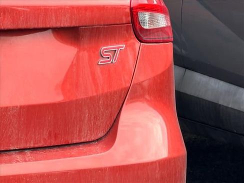 Used 2018 Ford Focus ST image 16