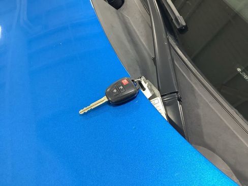 Used 2018 Toyota RAV4 LE w/ All Weather Liner Package image 28