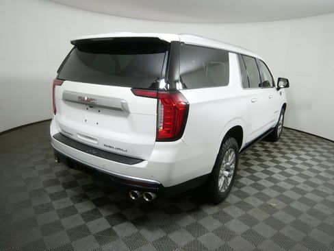Used 2023 GMC Yukon XL Denali image 3