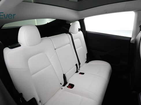 Used 2025 Tesla Model Y Long Range image 5