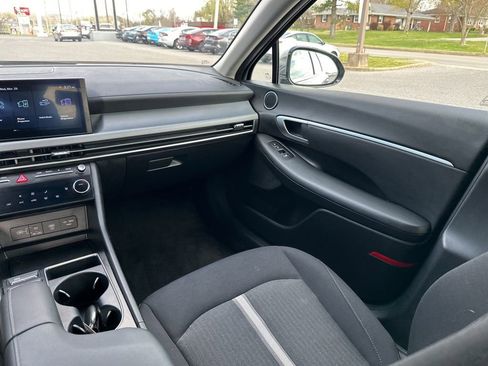 Used 2025 Hyundai Sonata SEL FWD image 13