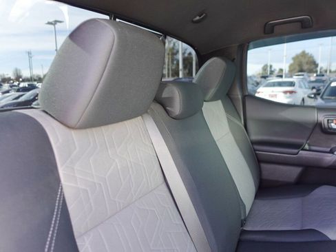 Certified 2022 Toyota Tacoma TRD Off-Road image 13