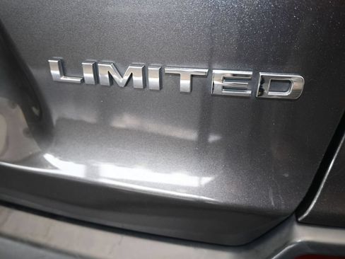 Used 2019 Jeep Cherokee Limited FWD image 43
