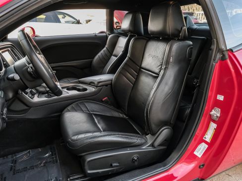 Used 2015 Dodge Challenger SRT w/ Technology Group image 34