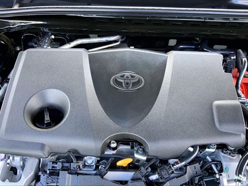 Used 2025 Toyota Camry SE w/ Convenience Package FWD image 32