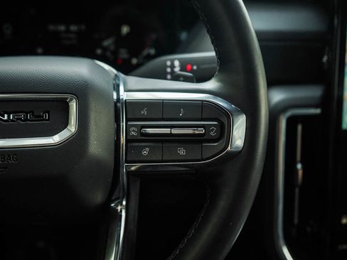 Used 2025 GMC Yukon Denali AWD/4WD image 24