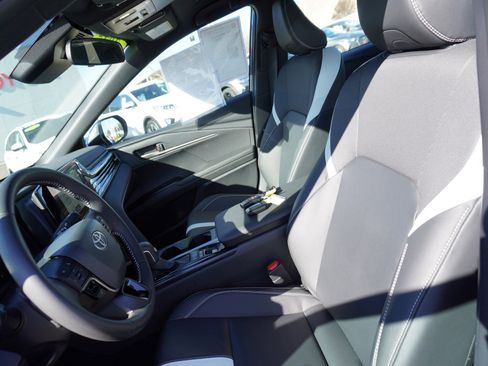 Used 2025 Toyota Camry SE image 20