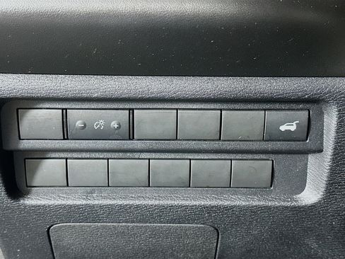 Used 2023 Mitsubishi Outlander SE image 17