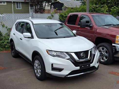 Used 2019 Nissan Rogue S AWD/4WD image 8