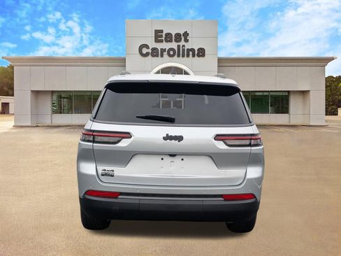 New 2026 Jeep Grand Cherokee L Limited w/ Limited Altitude Package AWD/4WD image 4
