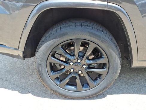 Used 2021 Jeep Grand Cherokee Laredo X AWD/4WD image 13