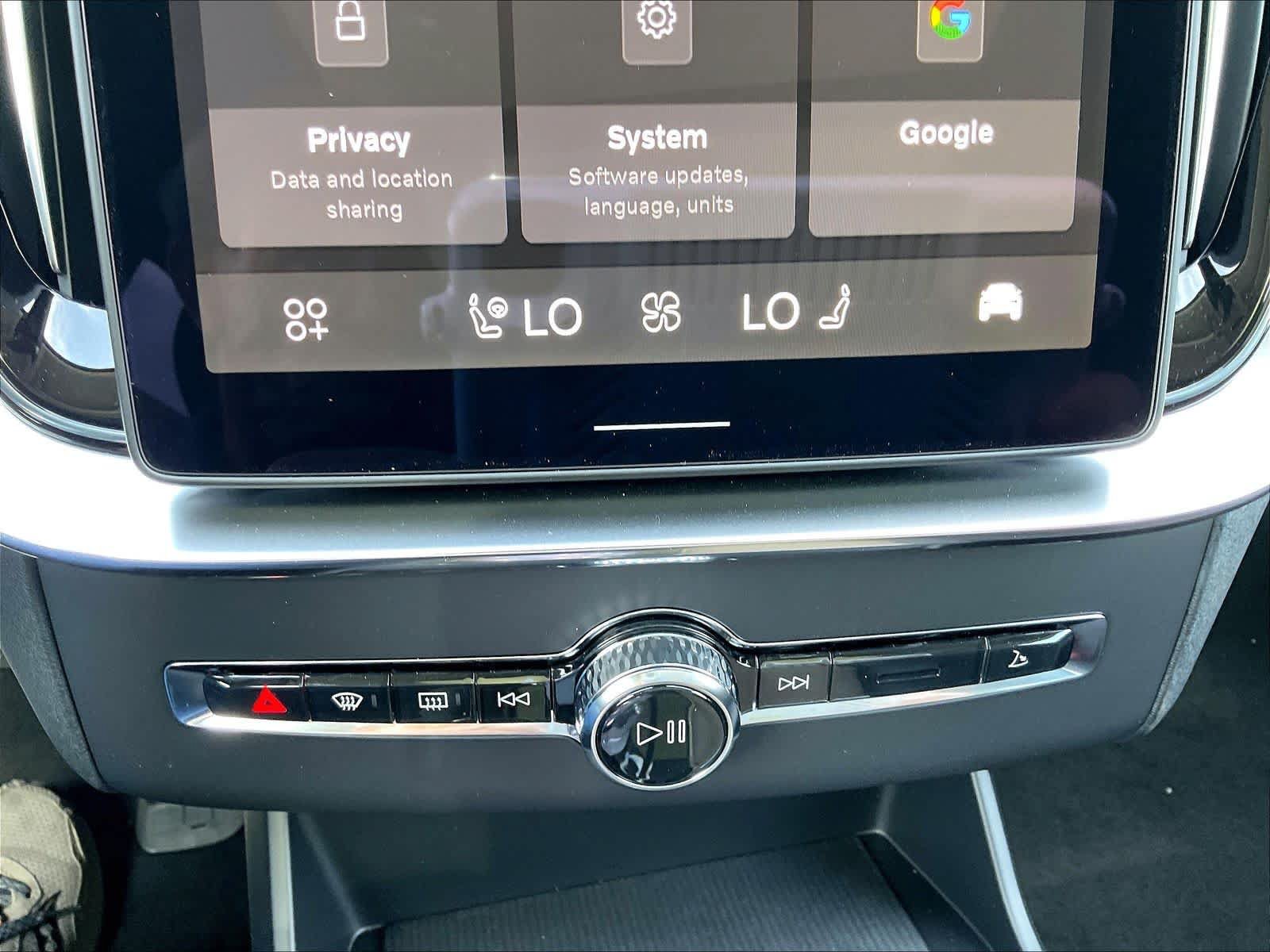 New 2027 Volvo XC90 B5 Plus AWD/4WD image 22