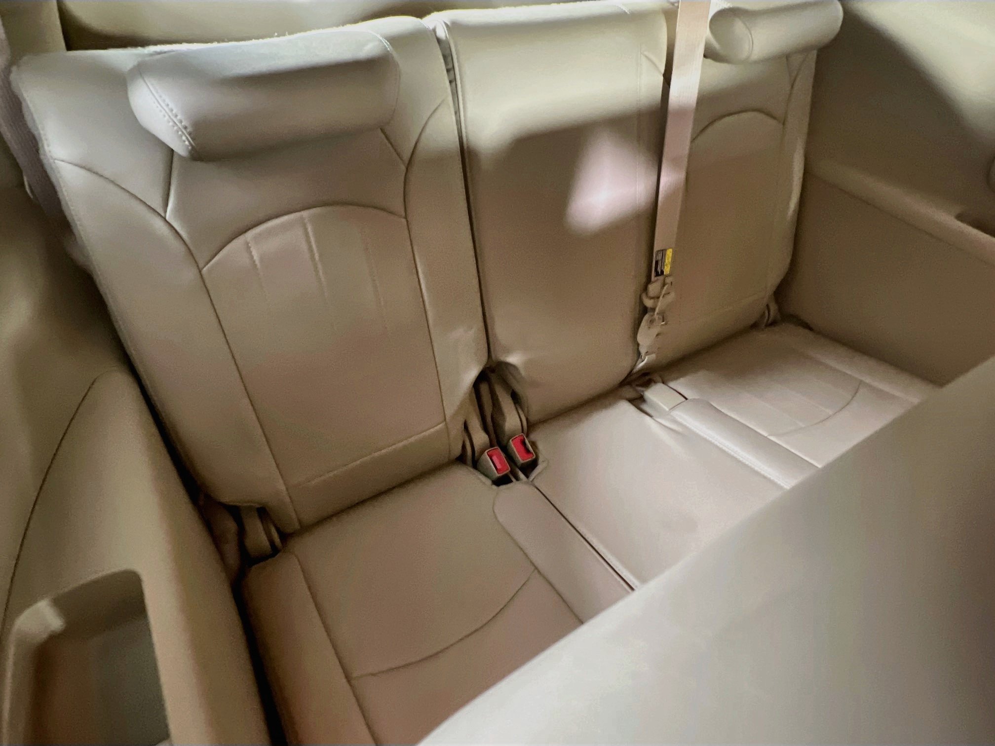 Used 2011 Buick Enclave CXL FWD image 24