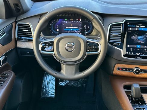 Certified 2025 Volvo XC90 B5 Plus w/ Protection Package Premier image 15